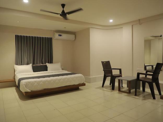Hotel Royal Orbit Rajkot Exterior foto
